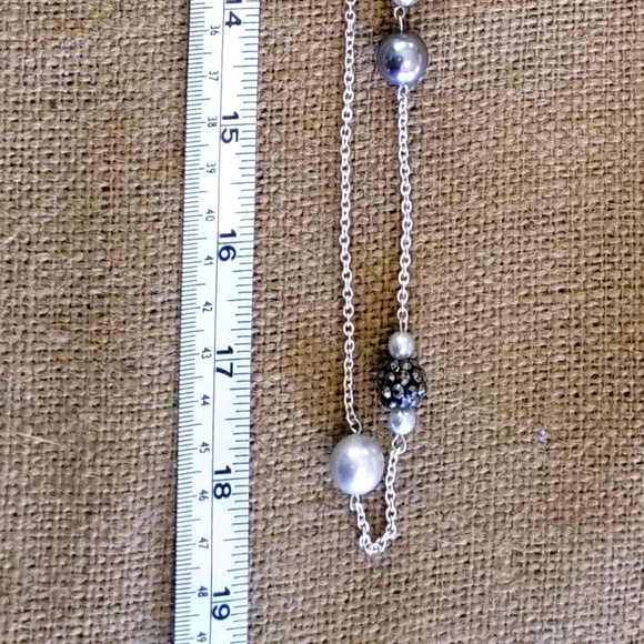 Roman black grey and white beads on chain necklace - Picture 8 of 9